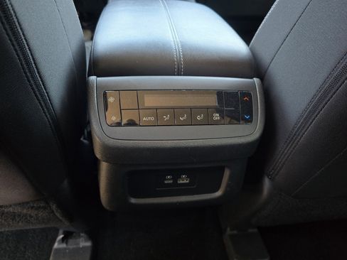 Used 2025 Nissan Pathfinder SV AWD/4WD image 24