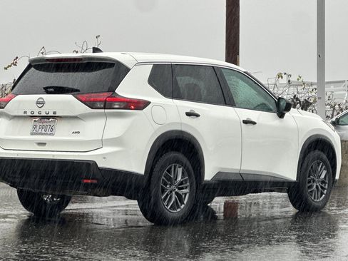 Certified 2024 Nissan Rogue S image 4