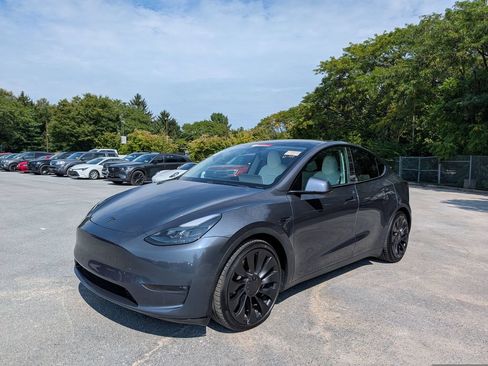 Used 2023 Tesla Model Y Long Range AWD/4WD image 3