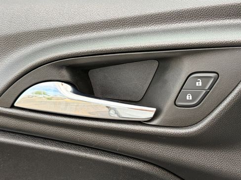 Used 2025 Chevrolet Trax LS FWD image 16