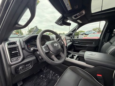 Used 2025 RAM 2500 Laramie AWD/4WD image 14
