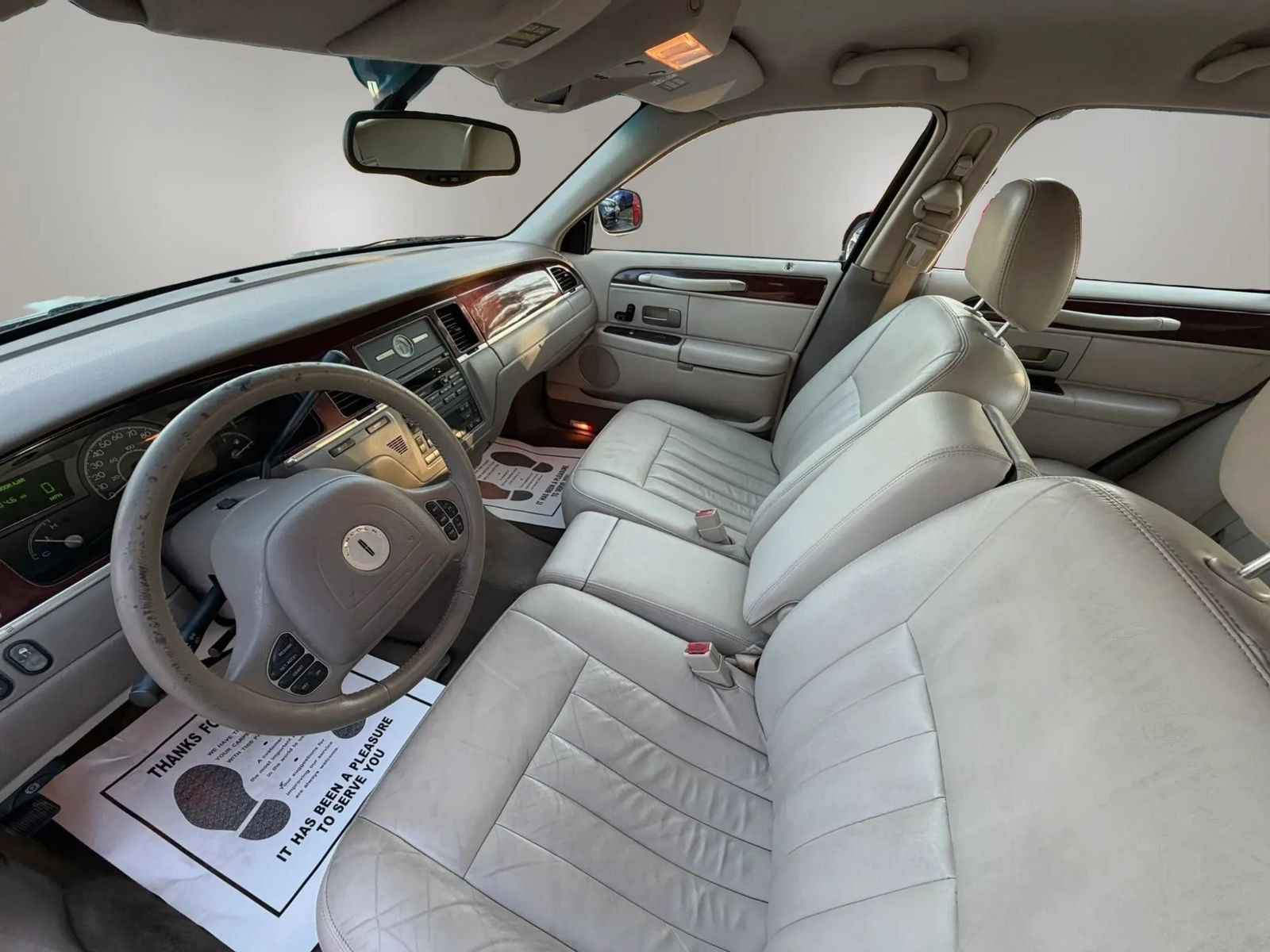 Used 2003 Lincoln Town Car Executive RWD image 12