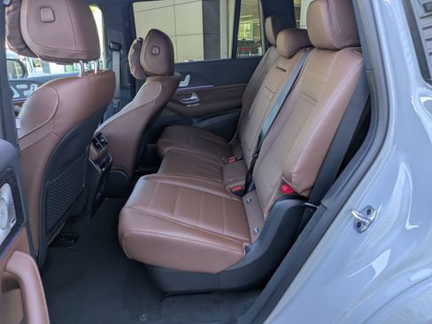 New 2026 Mercedes-Benz GLS 580 4MATIC image 15