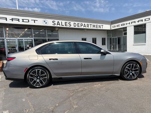 Used 2024 BMW 750e xDrive w/ Executive Package AWD/4WD image 9