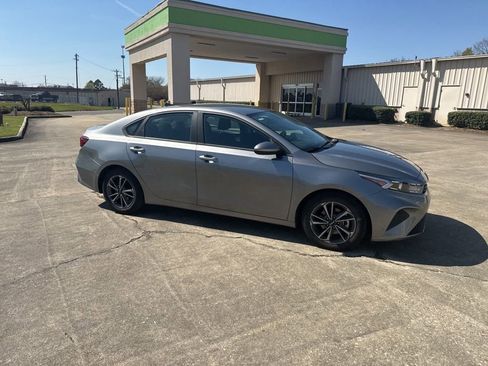 Used 2023 Kia Forte LXS image 13