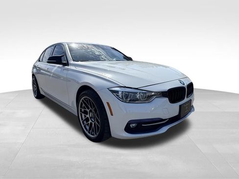 Used 2018 BMW 330i xDrive Sedan AWD/4WD image 4