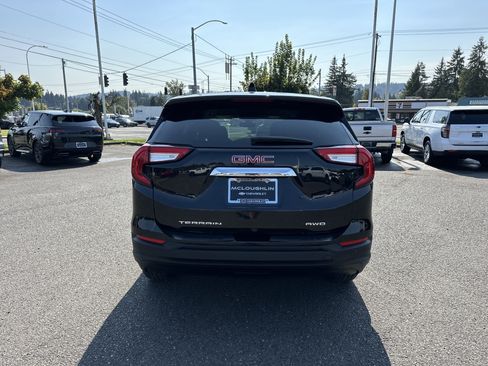 Used 2024 GMC Terrain SLE image 4