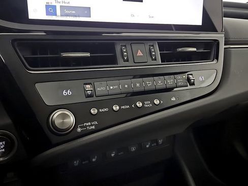 Used 2025 Lexus ES 350 w/ Premium Package FWD image 17