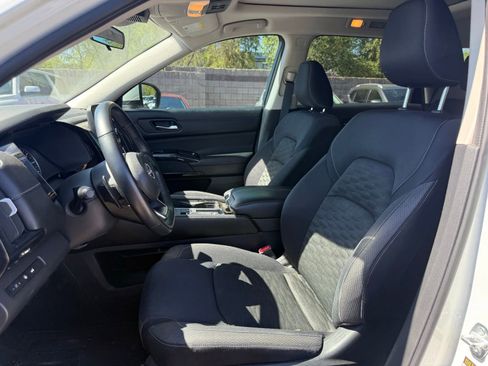 Used 2022 Nissan Pathfinder SV w/ SV Premium Package FWD image 13