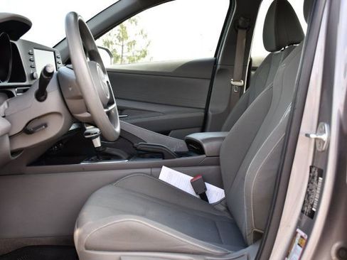 Used 2022 Hyundai Elantra SEL w/ Preferred Accessory Package FWD image 11