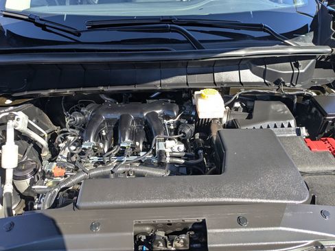 Used 2025 Nissan Pathfinder SL image 32