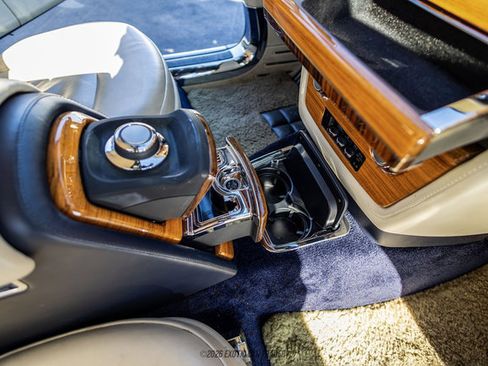 Used 2010 Rolls-Royce Phantom Drophead Coupe RWD image 53
