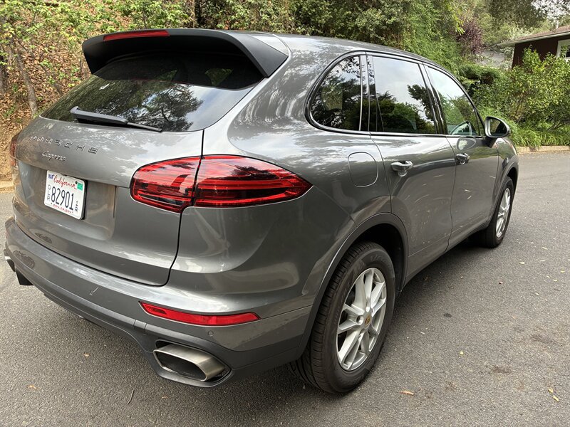 Used 2017 Porsche Cayenne AWD/4WD image 21