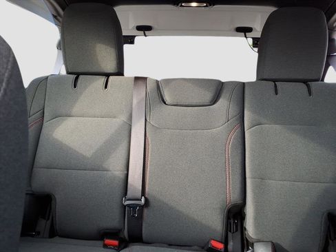 Used 2025 Jeep Wrangler Unlimited Rubicon image 11