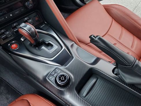 Used 2024 Nissan GT-R Premium w/ Premium Interior Package image 19