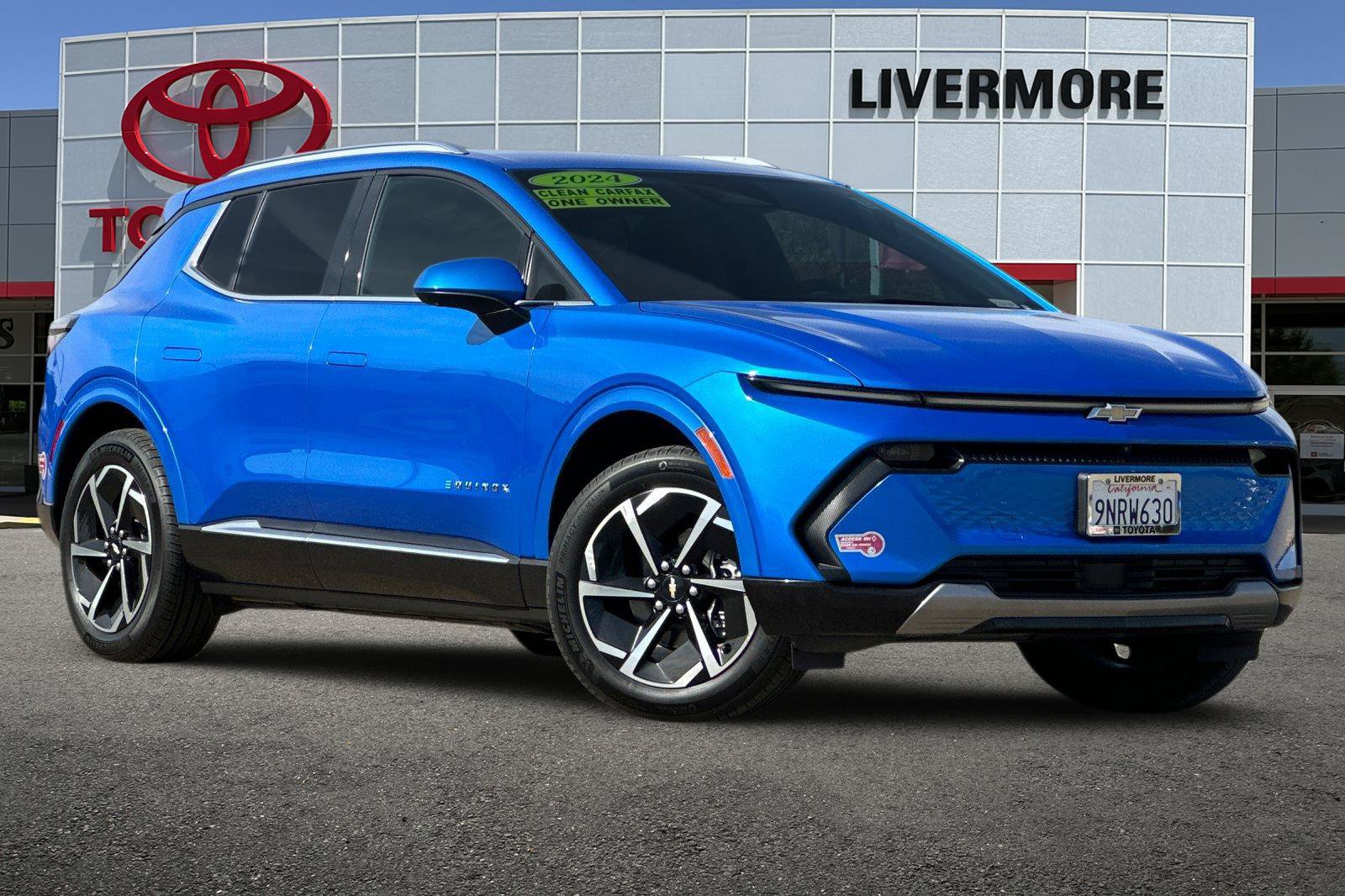 Used 2024 Chevrolet Equinox EV LT FWD image 2