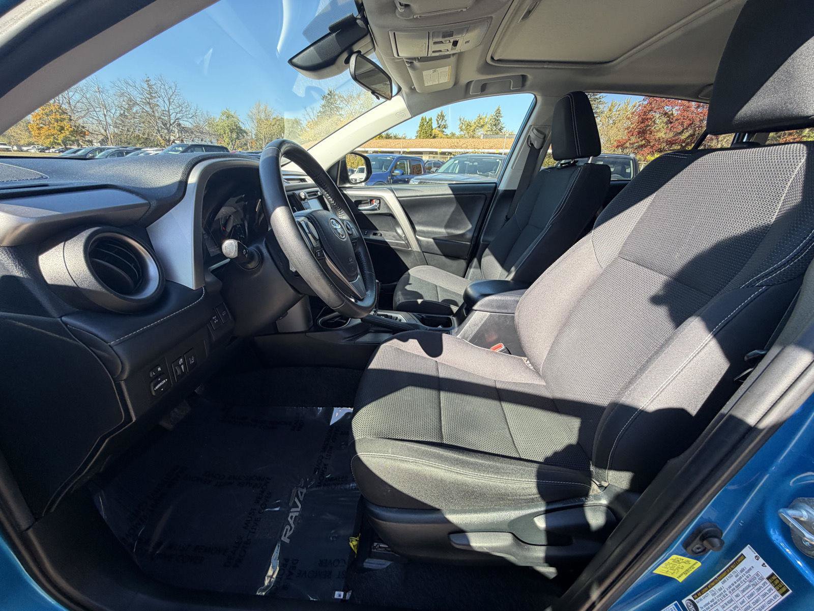 Used 2017 Toyota RAV4 XLE AWD/4WD image 14