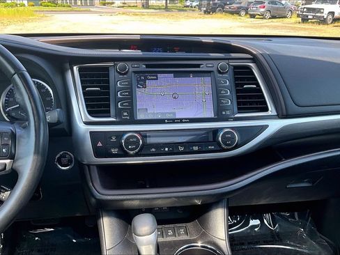 Used 2018 Toyota Highlander Limited Platinum AWD/4WD image 8