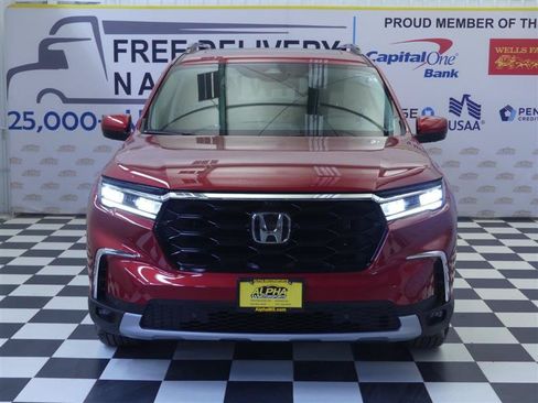 Used 2025 Honda Pilot Elite image 2