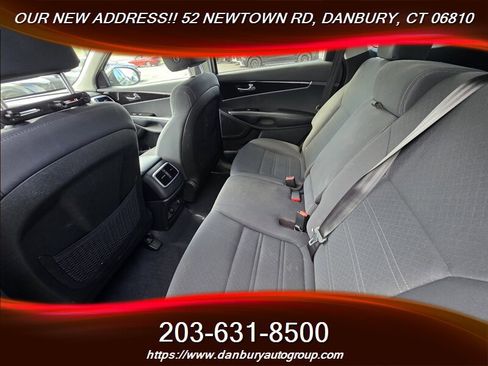 Used 2019 Kia Sorento LX image 4