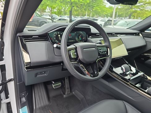 New 2025 Land Rover Range Rover Sport Dynamic SE image 16