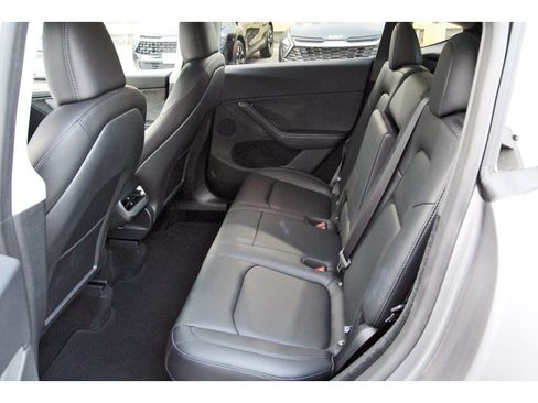 Used 2025 Tesla Model Y Long Range RWD image 10