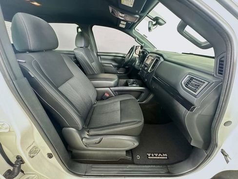 Used 2018 Nissan Titan SV w/ SV Convenience Package image 30