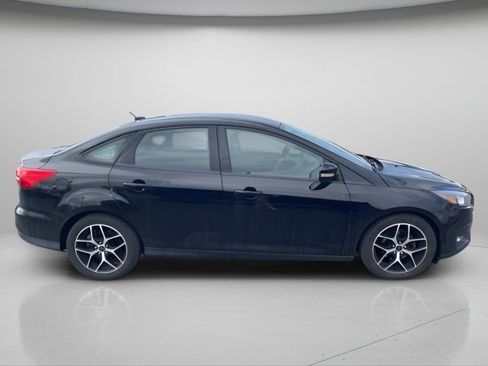 Used 2017 Ford Focus SE image 6