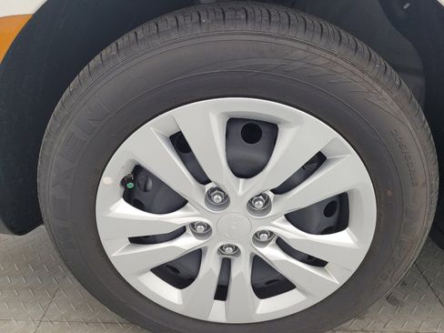 Used 2025 Kia Soul LX FWD image 31