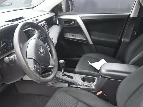 Used 2017 Toyota RAV4 LE FWD image 18