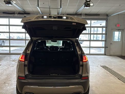 Used 2019 Jeep Cherokee Limited AWD/4WD image 16