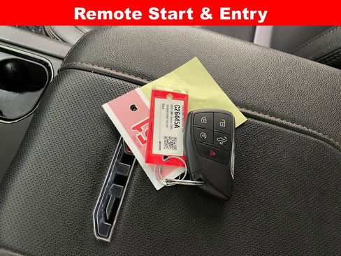 Used 2025 GMC Sierra 2500 AT4 image 8