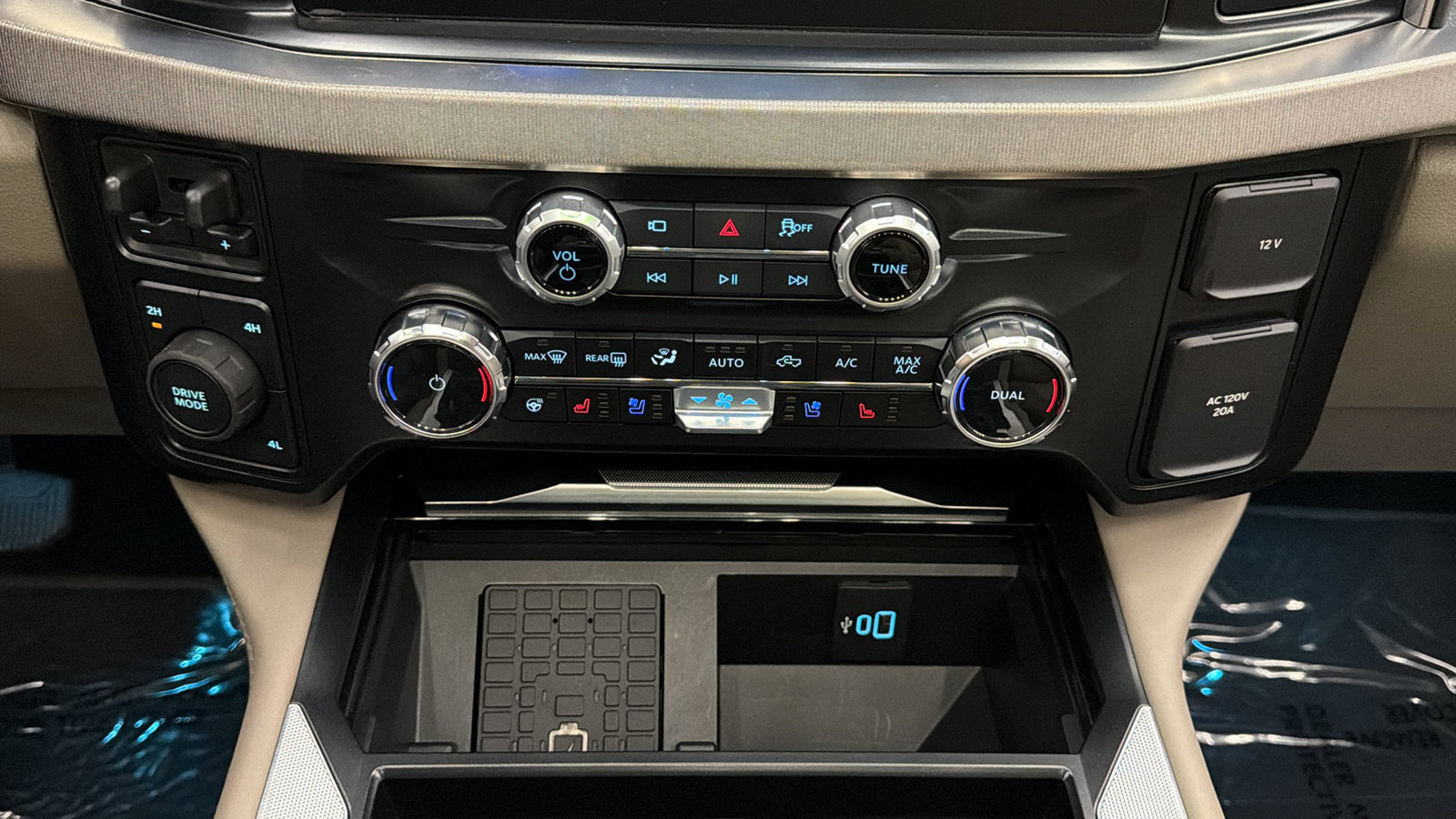 Used 2026 Ford F450 Platinum w/ Platinum Plus Package AWD/4WD image 25