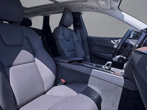 Certified 2023 Volvo XC60 T8 Plus AWD/4WD image 20