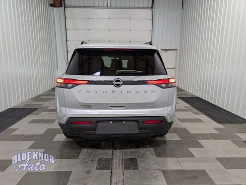 Used 2025 Nissan Pathfinder SV image 3