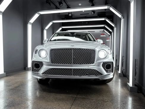 Used 2023 Bentley Bentayga AWD/4WD image 4