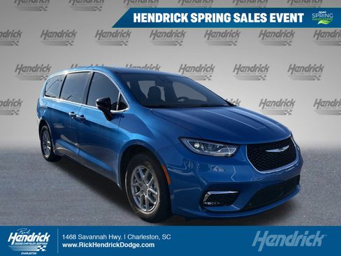 New 2026 Chrysler Pacifica Select image 1