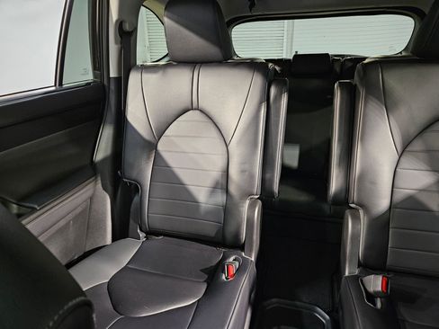 Used 2023 Toyota Highlander XLE image 12