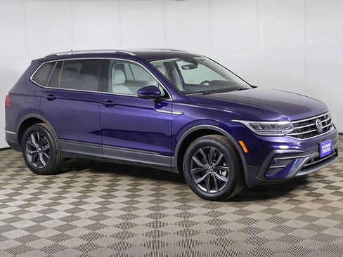 Used 2024 Volkswagen Tiguan SE AWD/4WD image 2