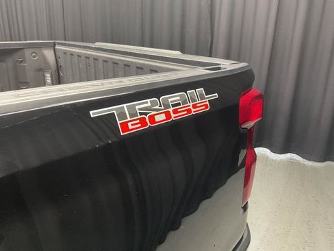 Used 2020 Chevrolet Silverado 1500 LT Trail Boss w/ Midnight Edition AWD/4WD image 7