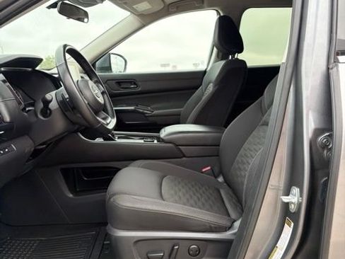 Used 2025 Nissan Pathfinder SV AWD/4WD image 9