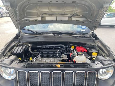 Used 2021 Jeep Renegade Latitude FWD image 13