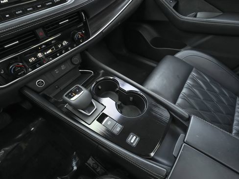 Used 2022 Nissan Rogue Platinum w/ Head-Up Display Package image 11