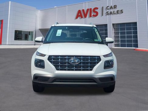 Used 2025 Hyundai Venue SEL FWD image 2