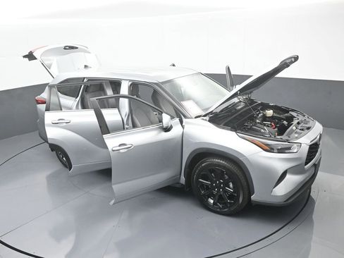 Used 2022 Toyota Highlander L image 71