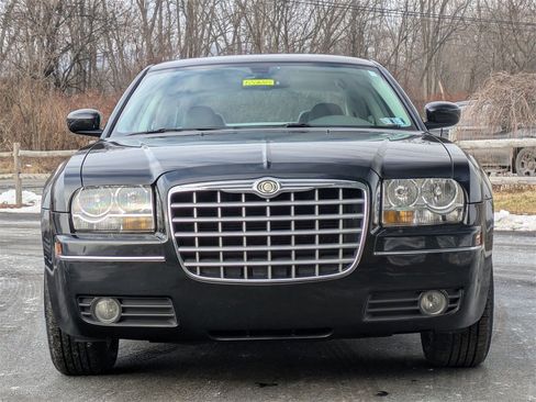Used 2009 Chrysler 300 Touring image 2