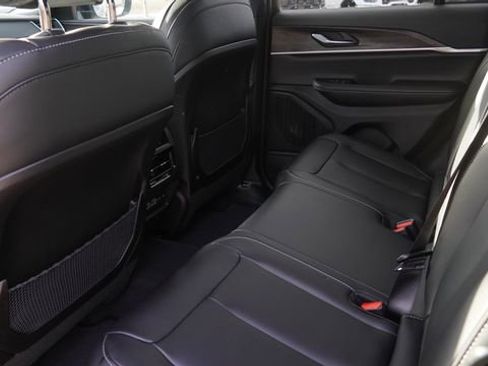 New 2025 Jeep Grand Cherokee Limited image 14