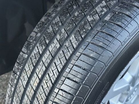 Used 2024 Jeep Compass Latitude image 37