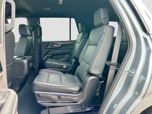 Used 2025 GMC Yukon Denali RWD image 25