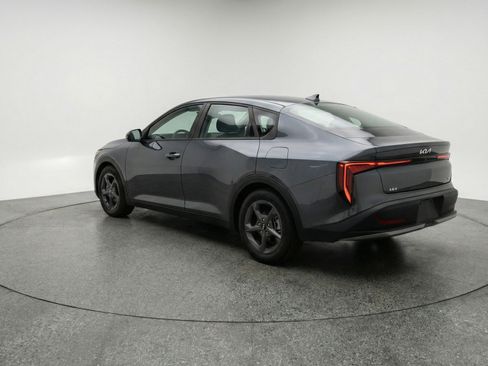 Used 2025 Kia K4 LXS image 6